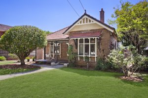 Five bedroom un-renovated Federation home on 925 sqm in Chatwsood sells for $4.955m.