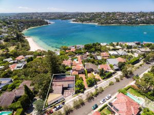 18c Kirkoswald St Mosman, a 1960's 5 bedroom house sells at auction for $5.22m.